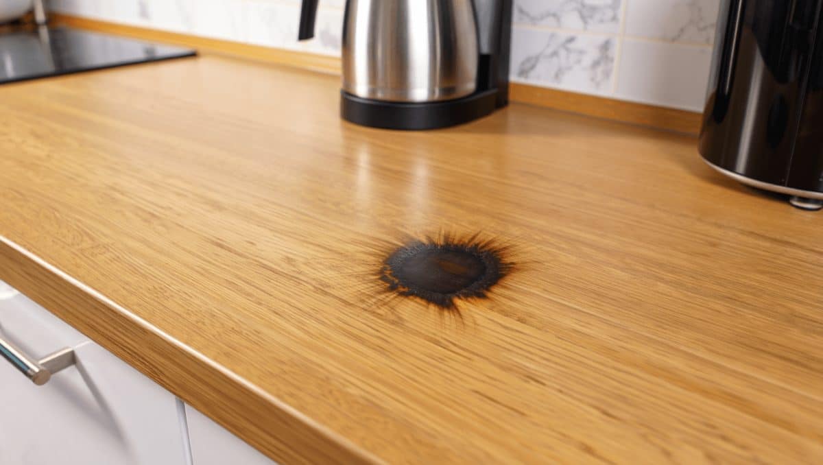 Comment enlever une trace de brûlure sur un plan de travail