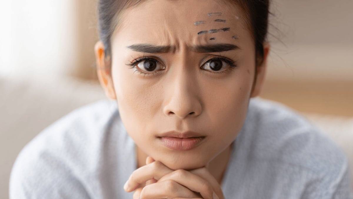 Pourquoi mes sourcils tombent ? Les causes les plus fréquentes