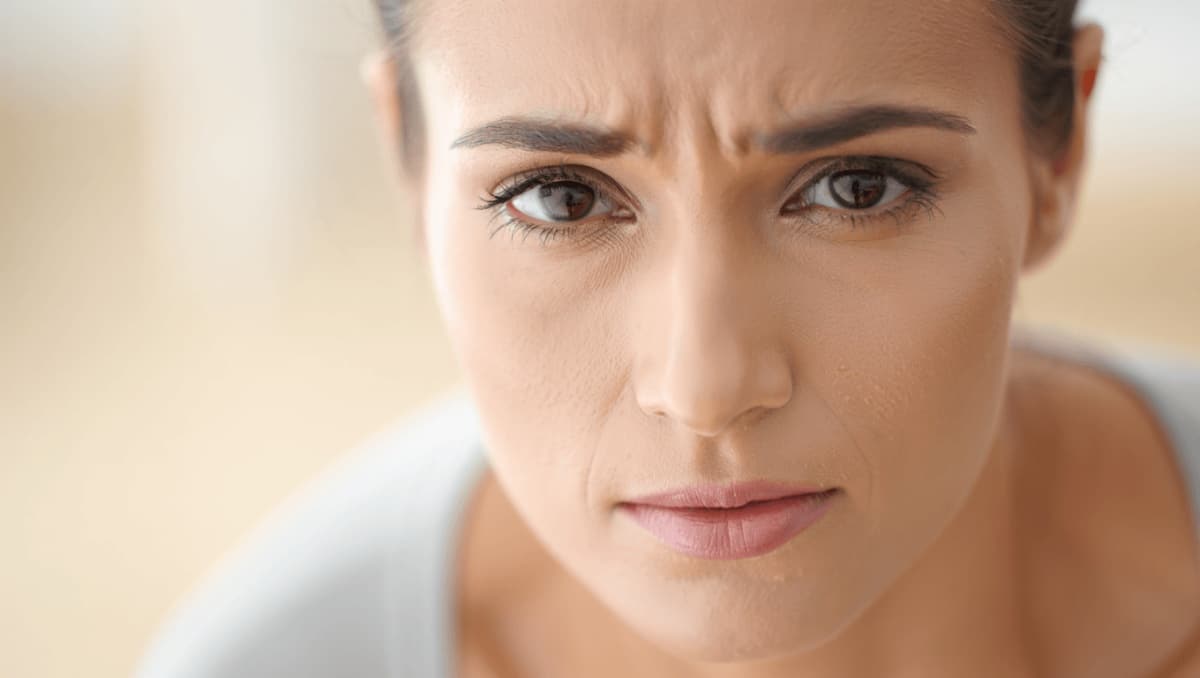 Vous perdez vos sourcils : et si votre thyroïde était en cause ?