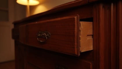 Pourquoi les meubles en bois craquent la nuit