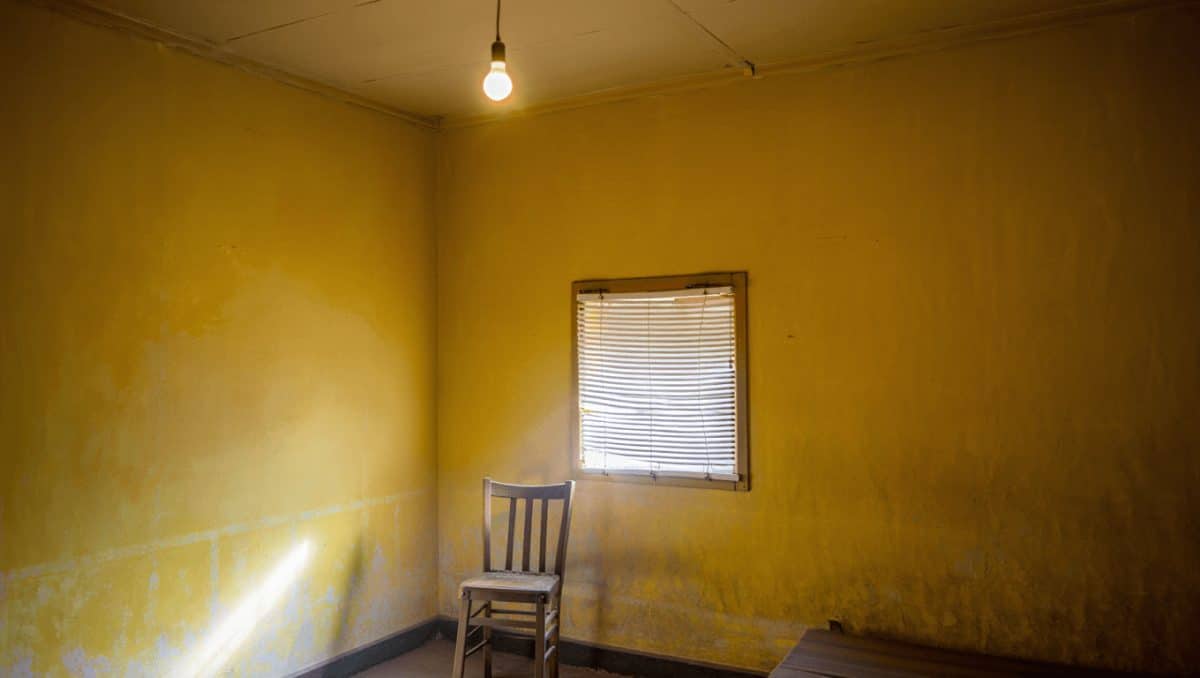 Pourquoi les murs jaunissent dans les pièces peu aérées