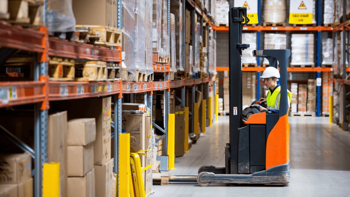 Logistique : Top 5 des équipements de signalisation pour sécuriser vos entrepôts