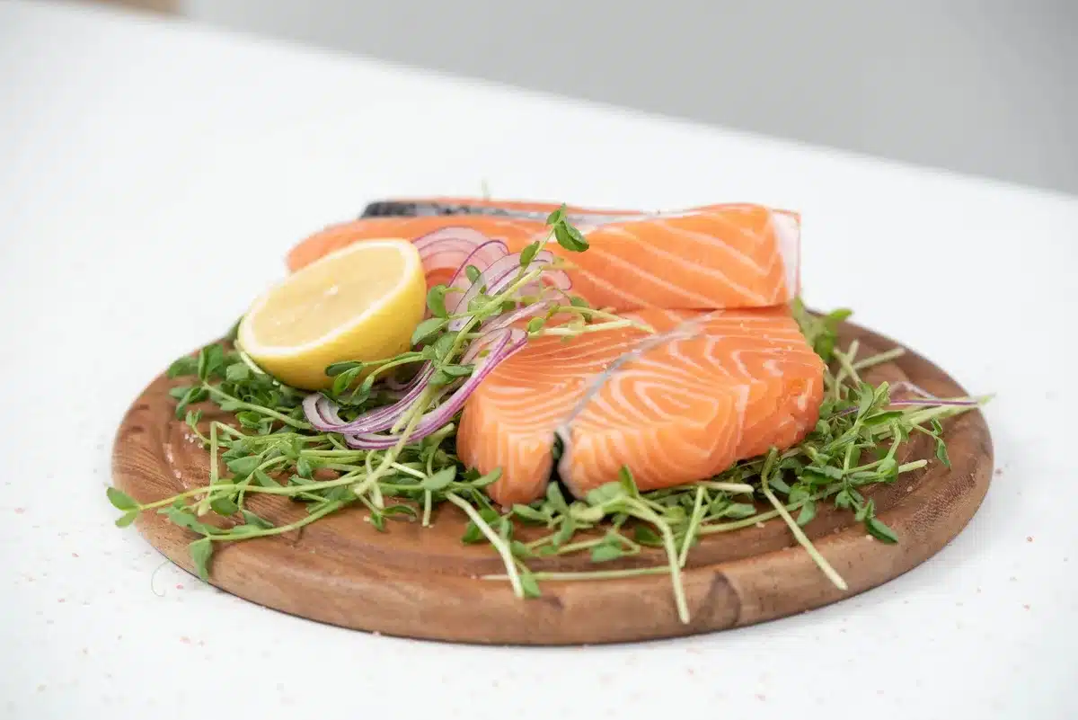 Poissons gras comme le saumon et les sardines riches en om&eacute;ga-3 b&eacute;n&eacute;fiques pour la m&eacute;moire