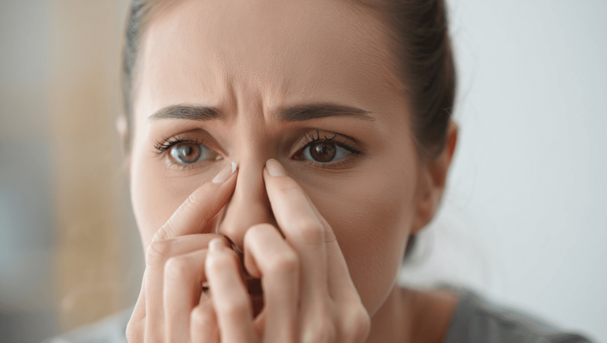 Dermatologie – 17 nov. 2022Bouton dans le nez : comment s’en débarrasser ?Vous avez l'impression d'avoir un bouton dans le nez ? Les médecins sur Livi vous en expliquent les causes et comment s'en débarrasser rapidement.En savoir plus
