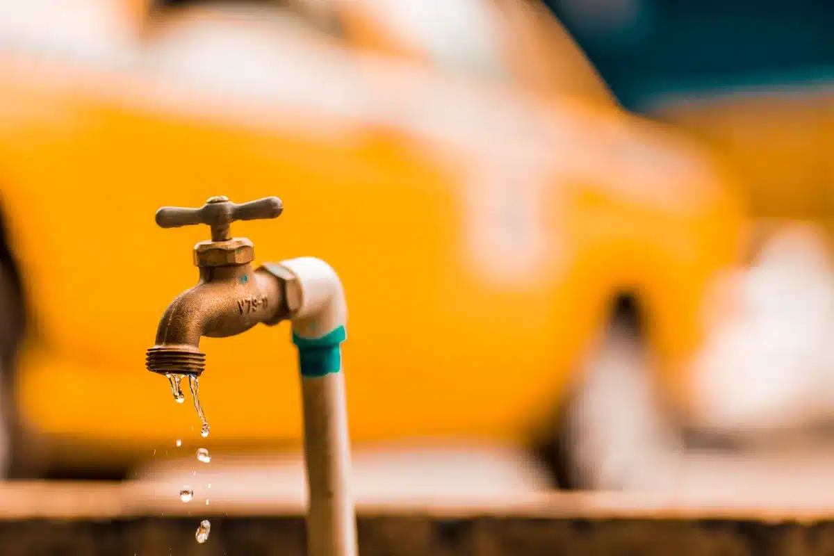 D&eacute;g&acirc;ts des eaux caus&eacute;s par une rupture de canalisation dans une habitation