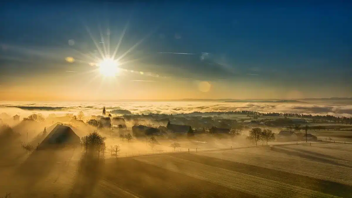 Personne faisant de l'exercice en plein air au matin