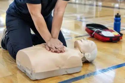 Comment prévenir la mort subite chez le sportif et réagir en cas d'arrêt cardiaque ?